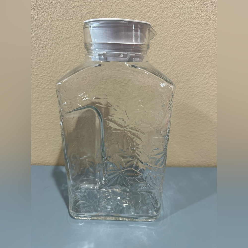 Princess House Fantasia Juice Container & Lid 560